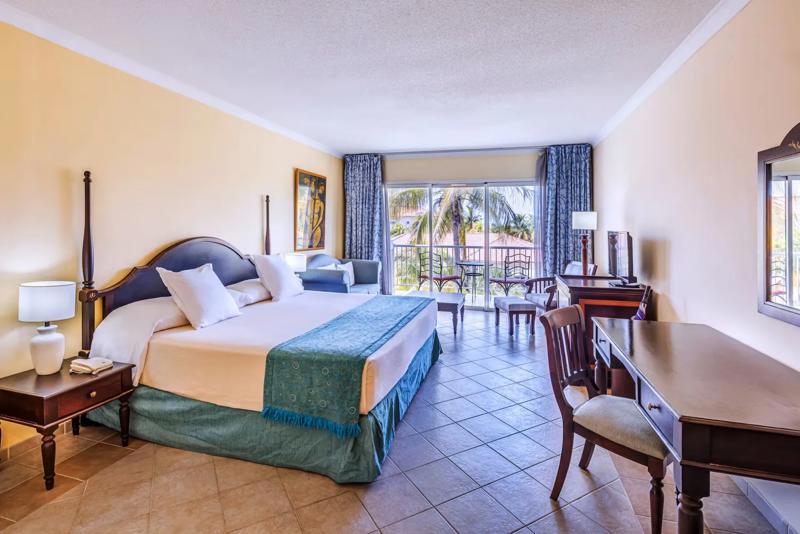Cameră dublă în stil colonial cu balcon și vedere la grădina tropicală – resort all-inclusive Varadero, Cuba