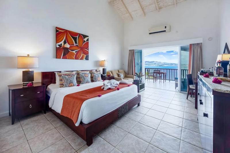 Cameră superioară cu pat king-size și decor tropical – Calabash Cove Resort & Spa, Saint Lucia