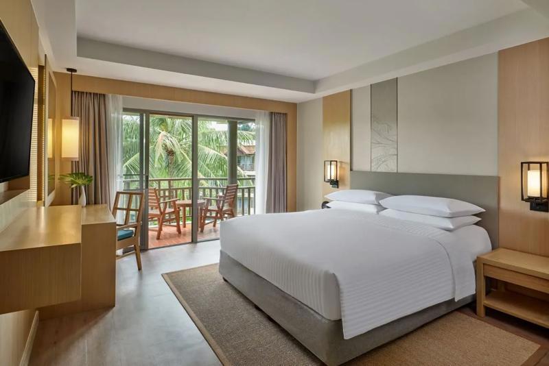 Cazare Phuket Marriott Resort and Spa Merlin Beach