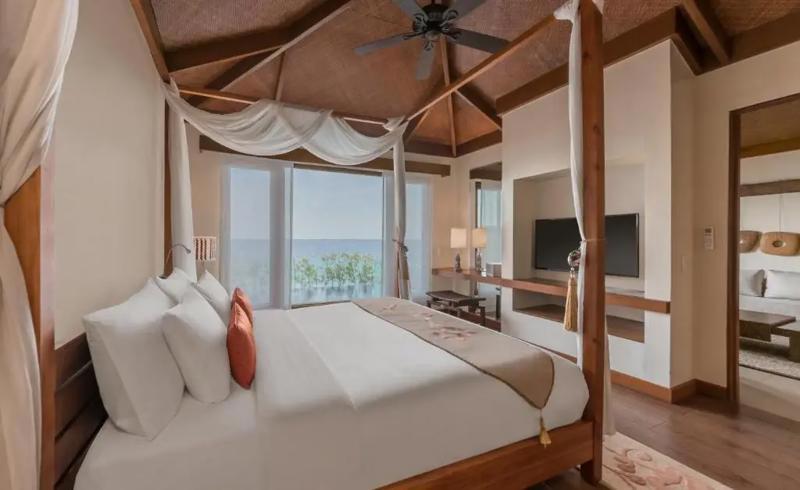 Crimson Resort & Spa Mactan