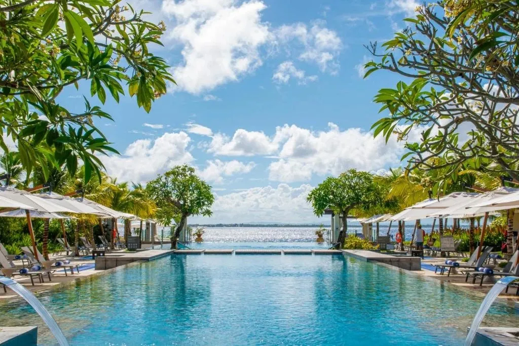 Crimson Resort & Spa Mactan