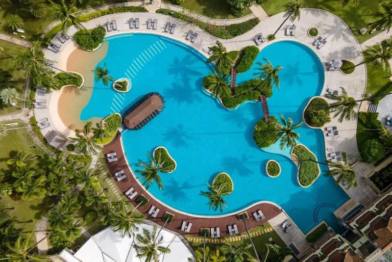 Ofertă Phuket Marriott Resort and Spa Merlin Beach