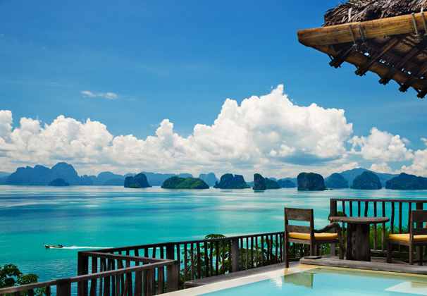 Peisaj cu stanci calcaroase in Krabi