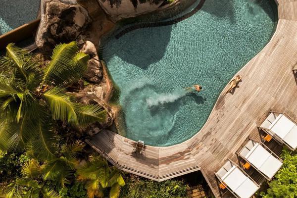 Piscina principala Constance Lemuria Resort Praslin